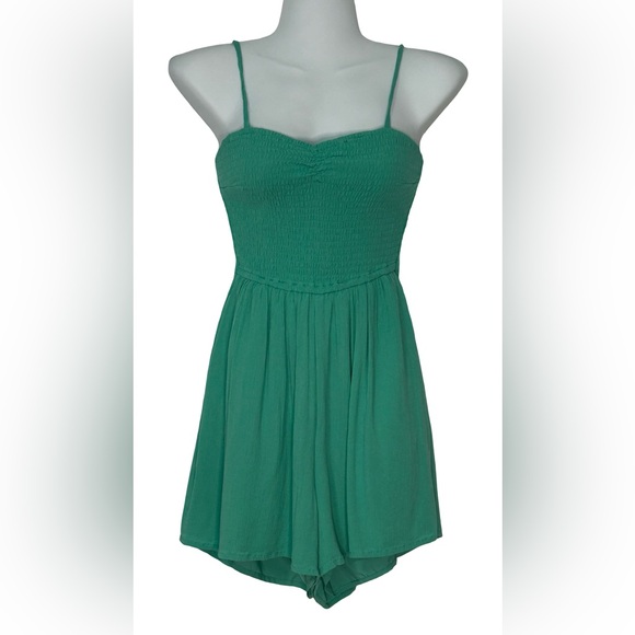 Hollister Green Smocked Romper Cutout Back Strappy Size S Summer Boardwalk - Picture 2 of 12